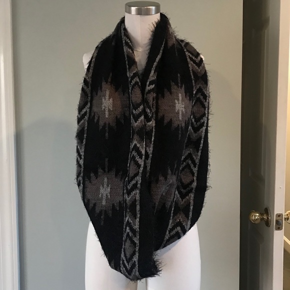 Wrap Circle Scarf NWOT - Picture 4 of 4